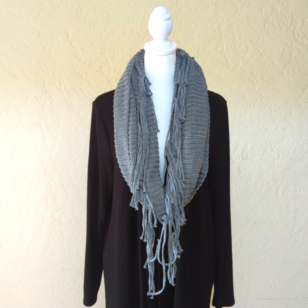Quagga Green Label Gray Chunky Knit Fringed Eternity - Infinity Scarf